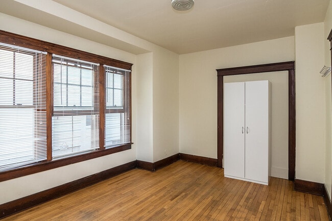 Building Photo - 112 Adams St