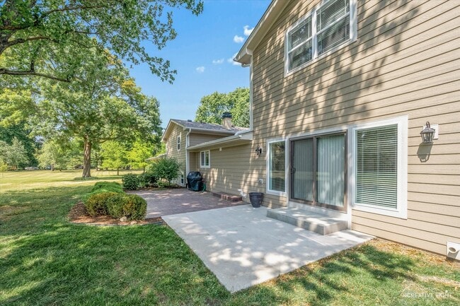 Building Photo - 2S920 Hickory Ln