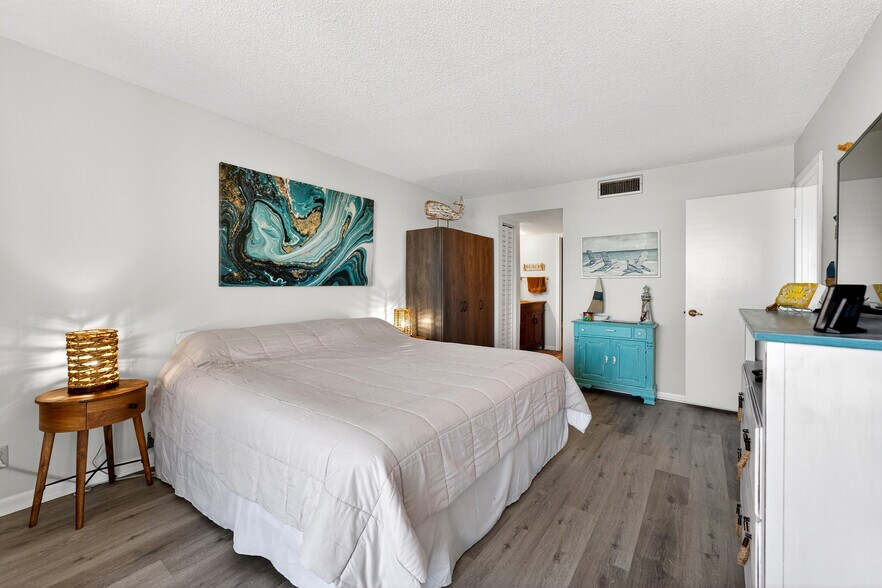 Building Photo - 6218 Palma del Mar Blvd S