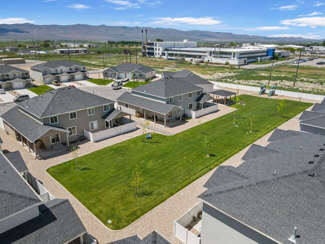Building Photo - 917 N 100 W