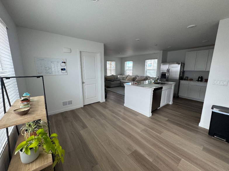 Building Photo - 9156 Percheron Pony Dr