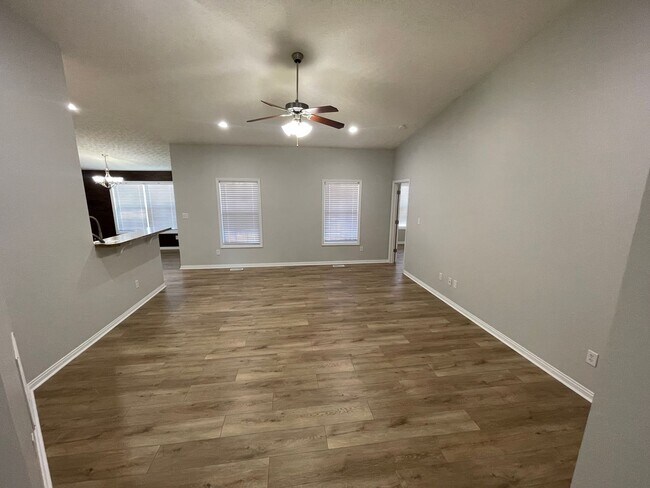 Building Photo - 3 Bedroom Home With Full Basement For Rent