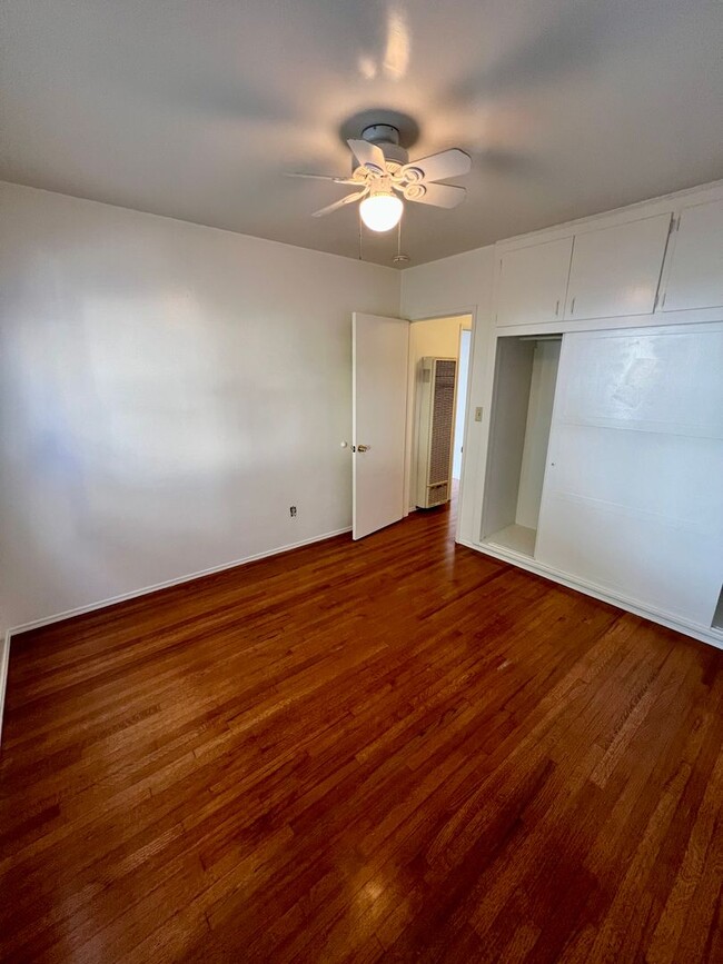 Building Photo - Lower Level 1 Bedroom Seal Beach Apartment