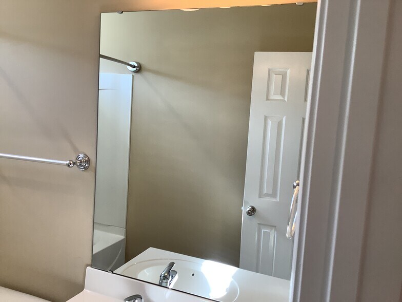 Building Photo - 111 Pin Oak Ct