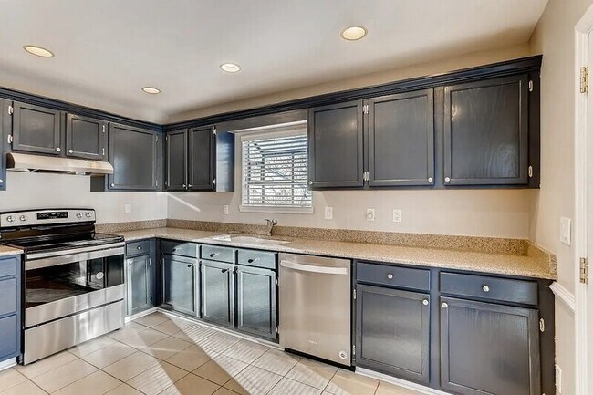 Building Photo - 4150 Lake Mist Dr NW