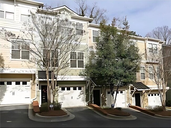 Building Photo - 1947 Sterling Oaks Cir NE