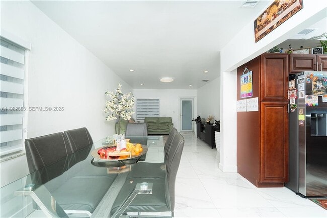 Building Photo - 172 W 17th St