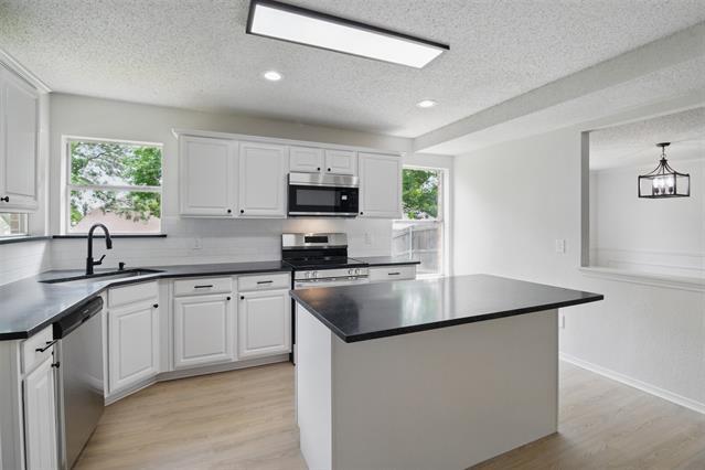 Building Photo - 2305 Basil Dr