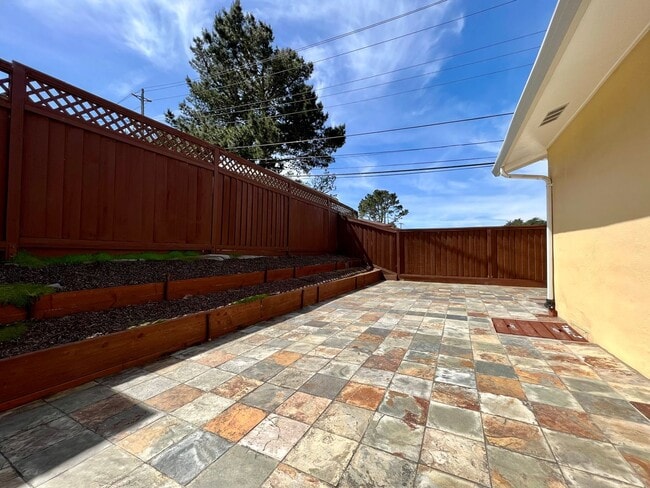 Building Photo - Updated 3-Bed / 2-Bath Single-Family Home!