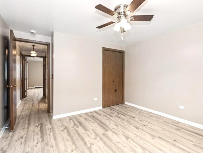 Building Photo - 7202 W Wrightwood Ave