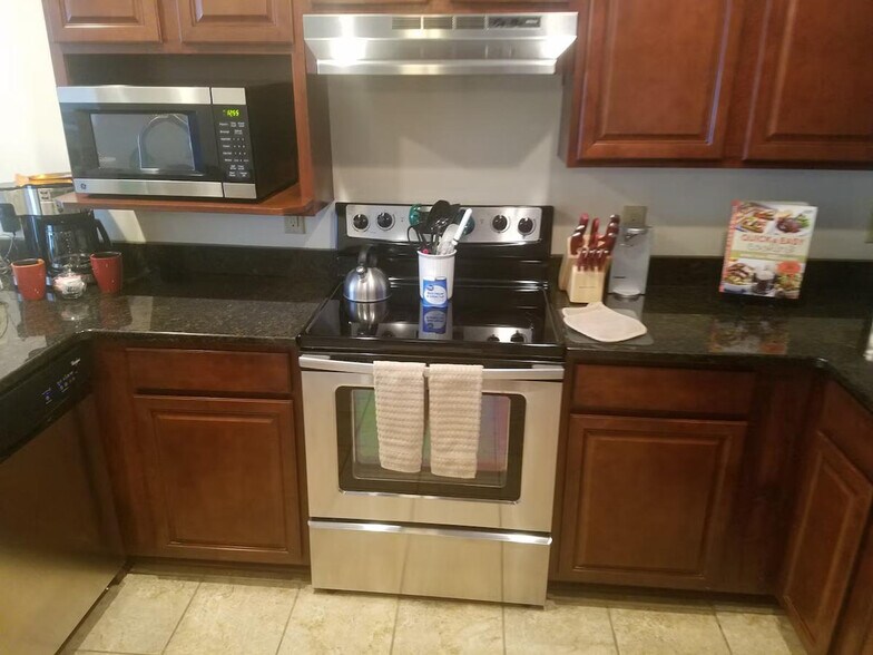 Building Photo - 2309 Deer Park Dr