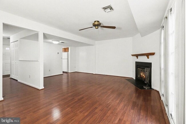 Building Photo - 503 Barrington Ct