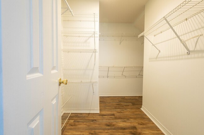 Building Photo - 873 Brande Ct