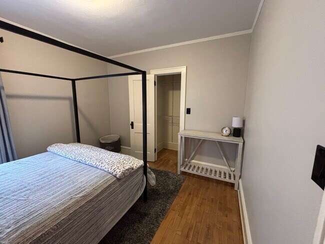 Building Photo - 717 S Fairview St