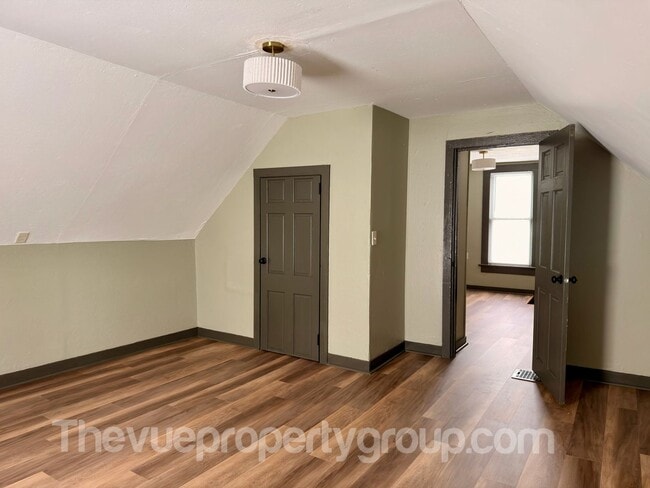 Building Photo - Charming Three-Bedroom with Garage & Fenced Yard