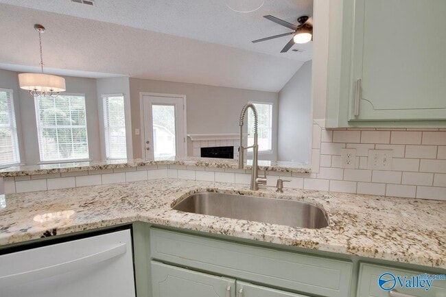 Building Photo - 118 River Oaks Dr