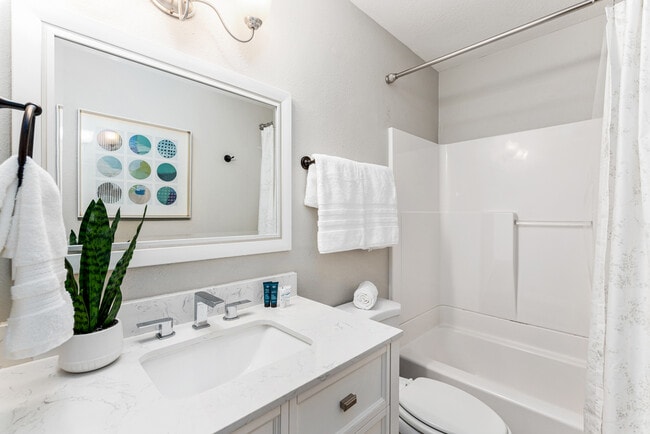 Building Photo - 1043 Grand Jct Dr