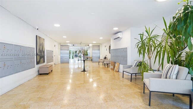 Building Photo - 1750 James 9J