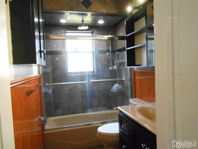 Building Photo - 512 Sharon Garden Ct