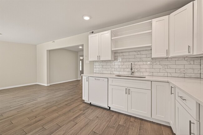 Building Photo - 3710 Daphne St