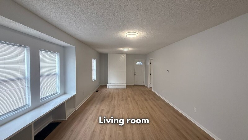 Building Photo - 907 S Cedar Ave