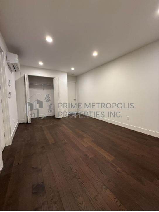 Building Photo - 2142 10th Ave W