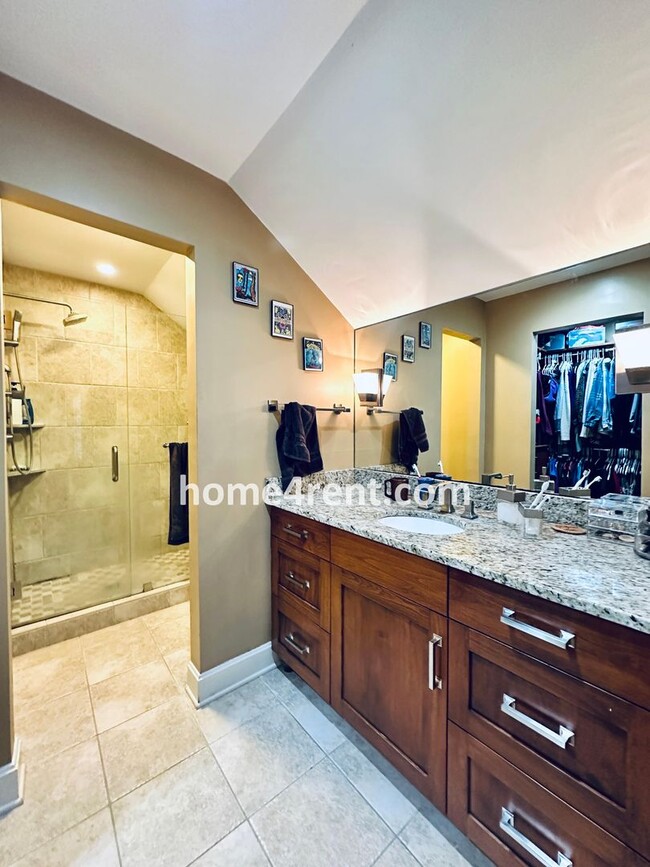 Building Photo - A Lovely, Four Bedroom Lenexa Home w/ Wood...