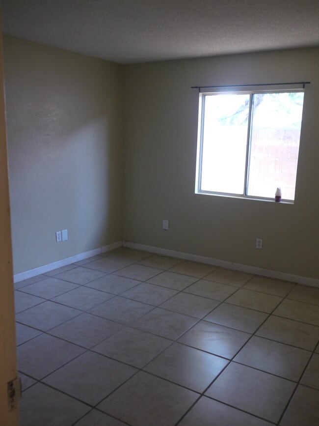 Building Photo - Fully Remodeled 4-Bedroom Home for Rent – Move-In Ready
