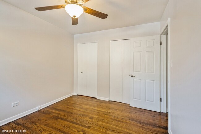 Building Photo - 4258 N Greenview Ave