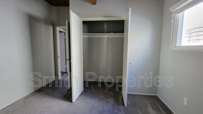 Building Photo - 606 N Irena Ave