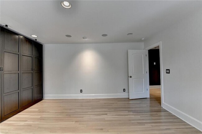 Building Photo - 3914 Granger Dr