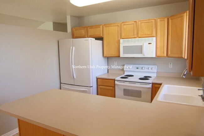 Building Photo - Amazing South Ogden Home with Everything!