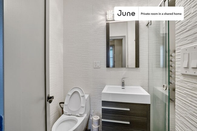 Building Photo - Room in Shared 3 bed/1 bath home in East Village