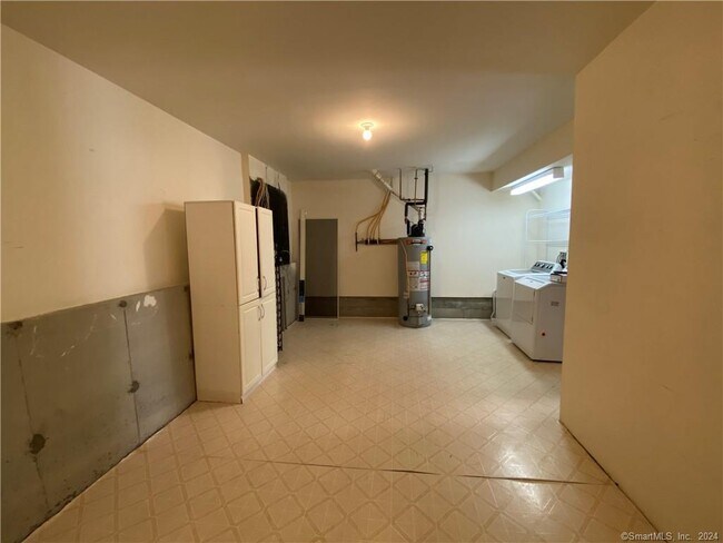 Building Photo - 11 Mannions Ln
