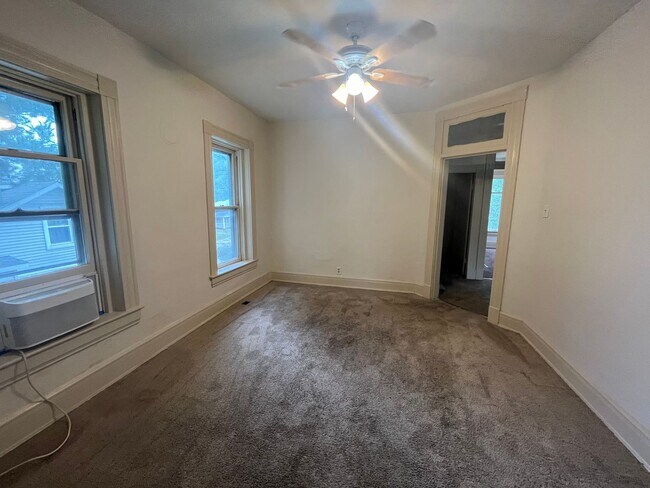 Building Photo - 215 W Elm St