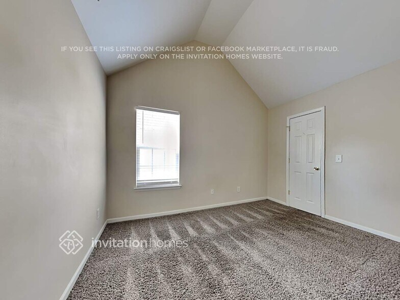 Building Photo - 8422 Oak Dr