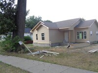 Building Photo - 1202 W 11th St