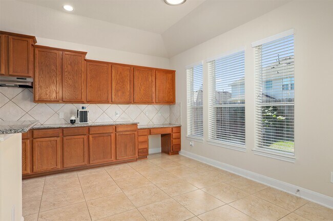 Building Photo - 5026 Gulf Stream Ln