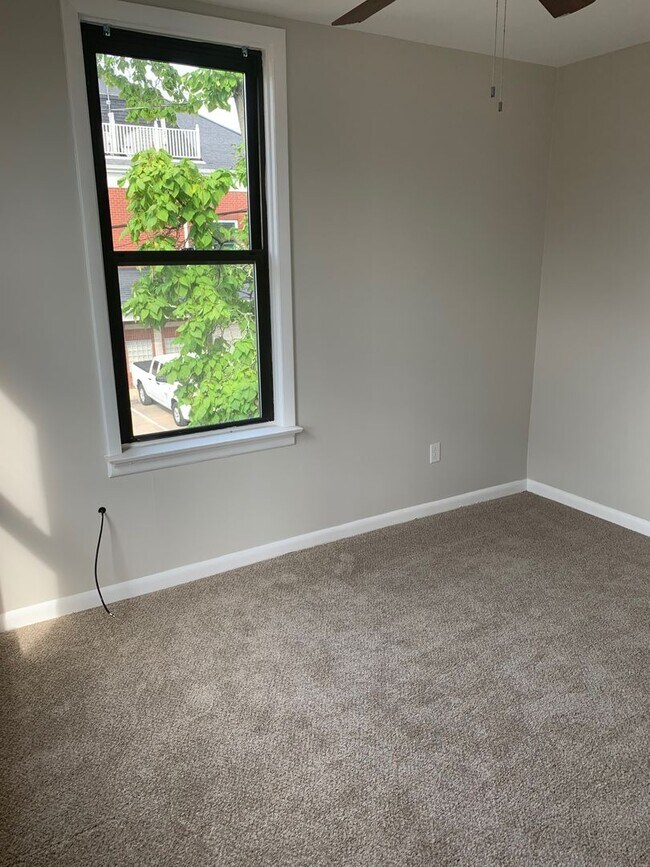 Building Photo - 701 Taylor Ave