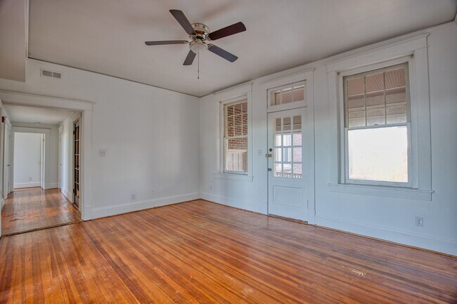 Building Photo - 230 E 40th St