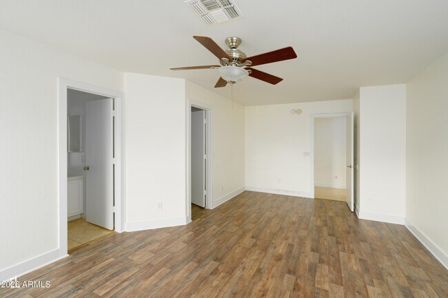 Building Photo - 11825 W Edgemont Ave