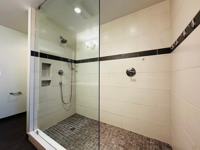 Building Photo - 16 Church St