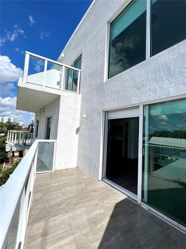 Building Photo - 1650 Brickell Ave