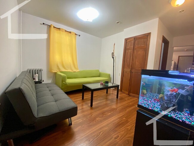 Building Photo - Best Deal on a Cat Friendly Apt.  Last Mon...