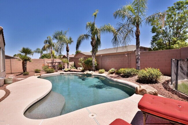 Building Photo - 483 W Carob Dr