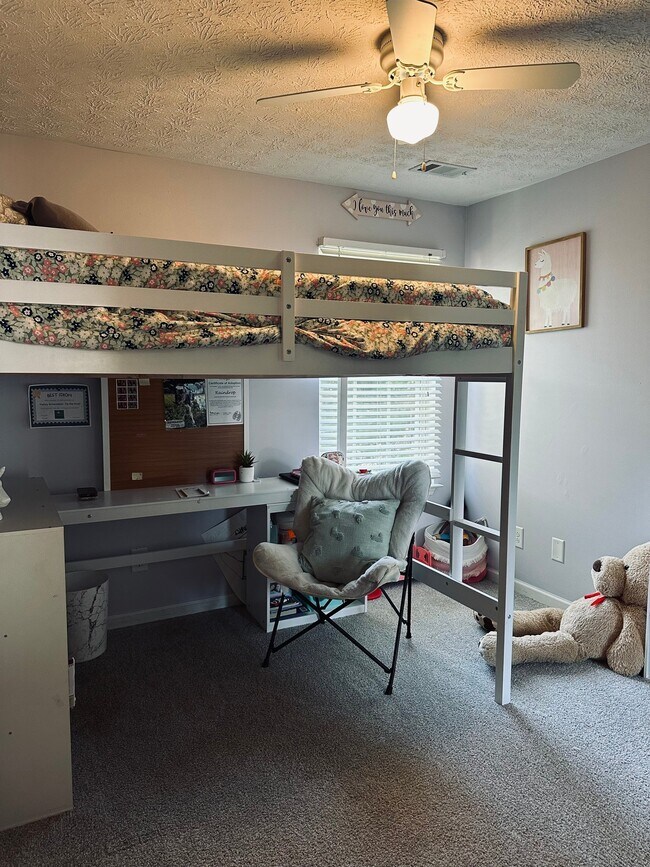 Building Photo - 208 Oak Grove Way
