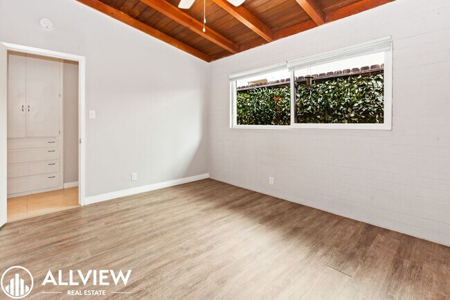 Building Photo - 311 Avenida Santa Barbara