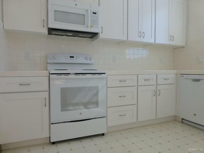 Building Photo - 2201 Pacific Ave