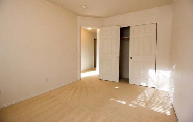 Building Photo - 17236 SW Berkeley Ln