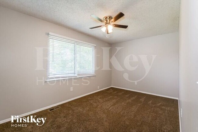 Building Photo - 15 Parkwood Dr